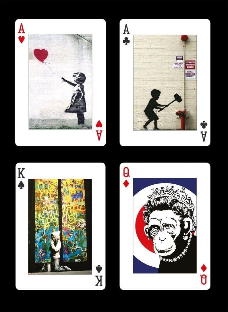 Carte da gioco con disegni di Banksy