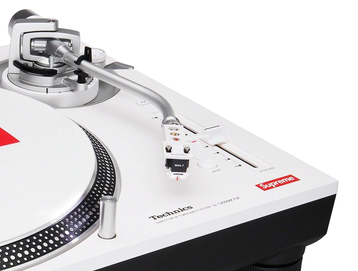 Supreme Technics SL-1200MK7 Turntable White