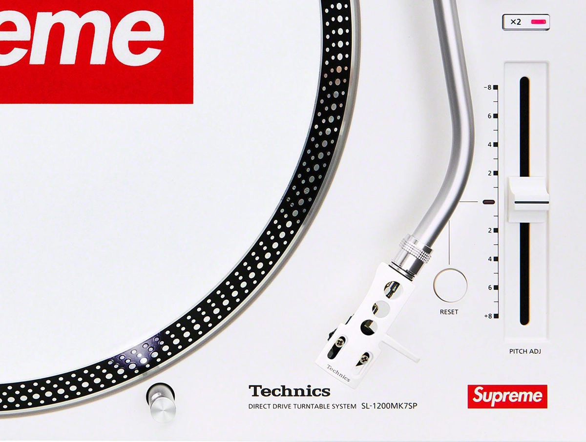 Supreme Technics SL-1200MK7 Turntable White